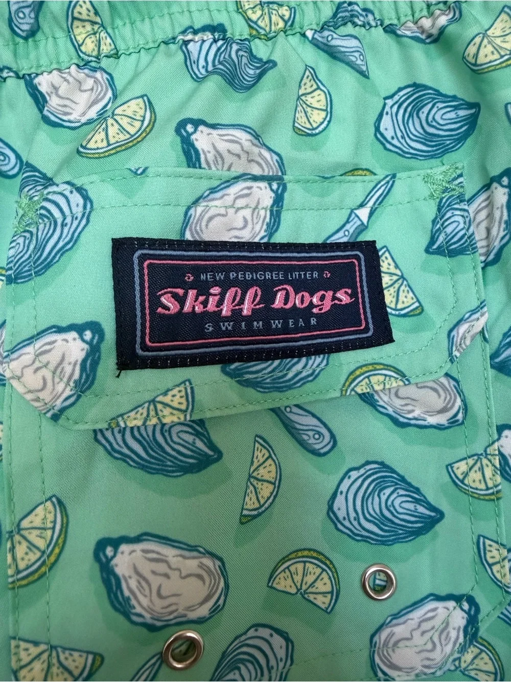 NWT Skiff Dogs Mint Oyster-Print Swim Trunks